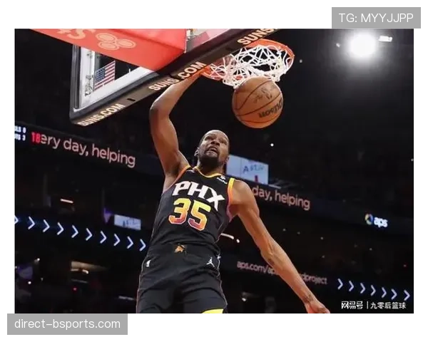 布朗通过挡拆吸引对手内线，比上季得分更高效