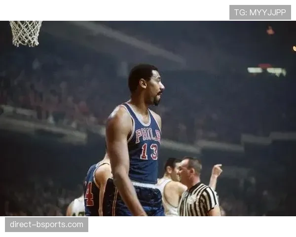 张伯伦无球内切主导禁区，改变76人进攻结构