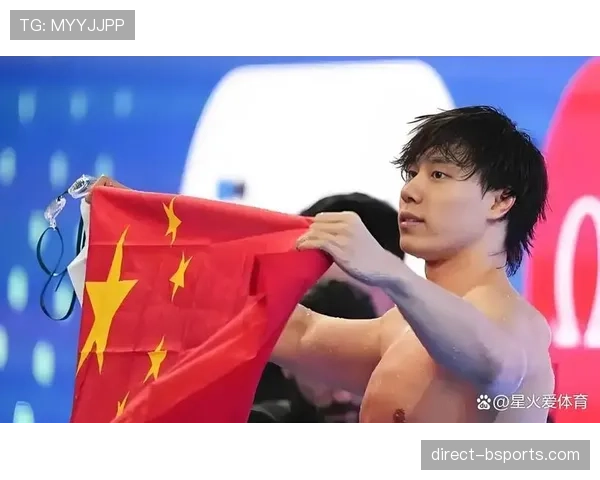 覃海洋昨晚又不是训练时间，硬生生被拍到逛豪宅区，我这穷疯了咋活呀！